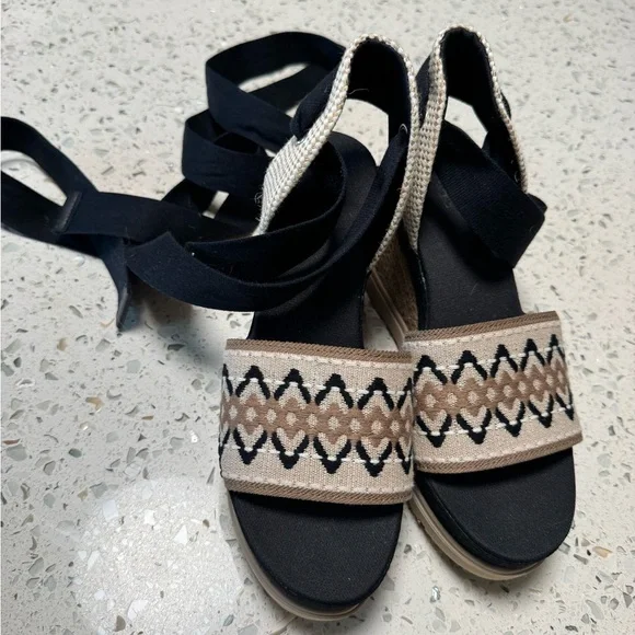 UGG Women's Abbot Ankle-Tie Espadrille Platform Wedge Sandals - Picture 5 of 9